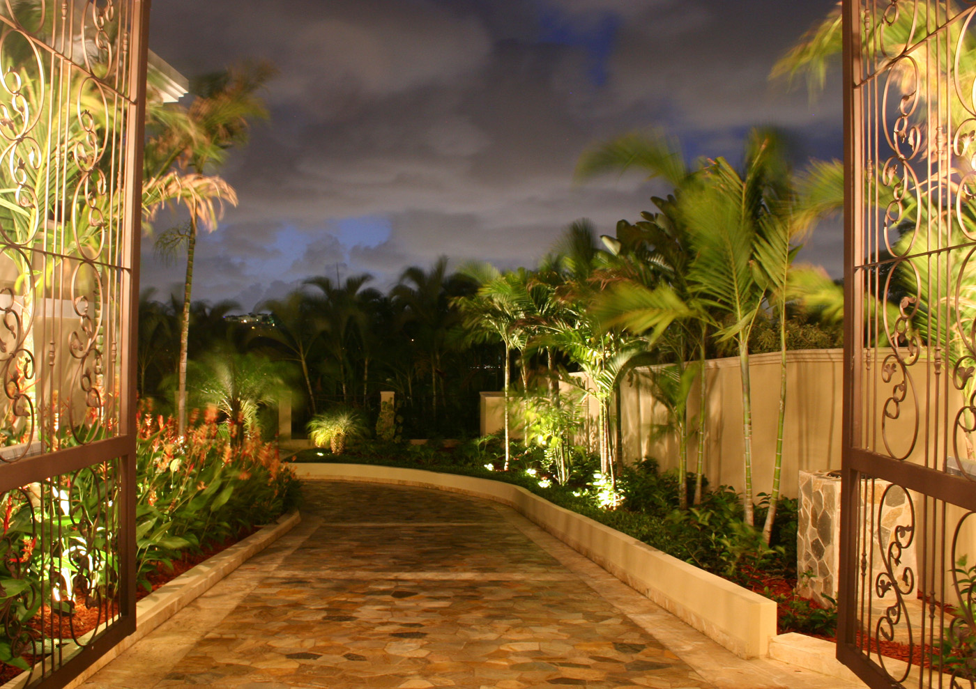 las-vegas-pathway-lighting